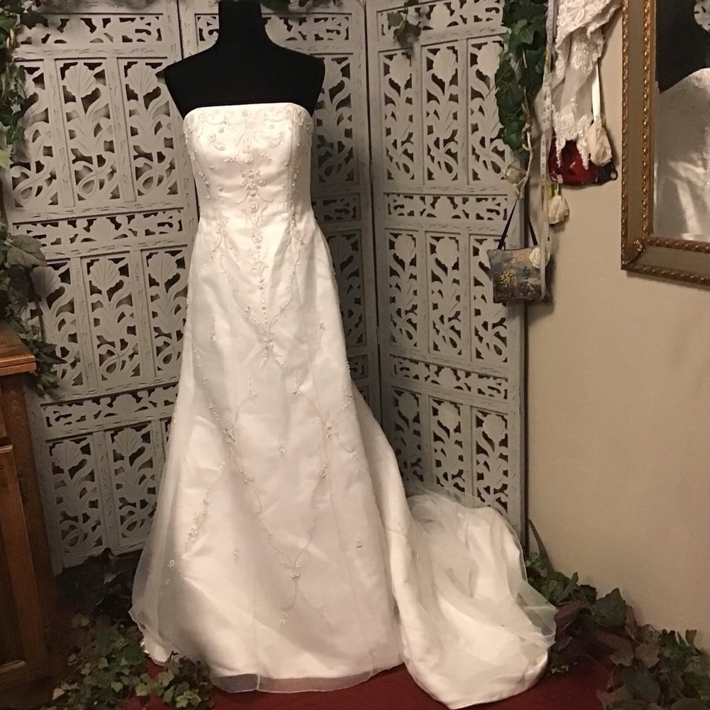 OLEG CASSINI GORGEOUS WHITE BEADED STRAPLESS WEDDING DRESS GOWN